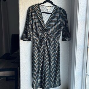 FIG‎ AND FLOWER Womens Size Medium Bell Sleeve Retro  V  Neck Ruched Dress